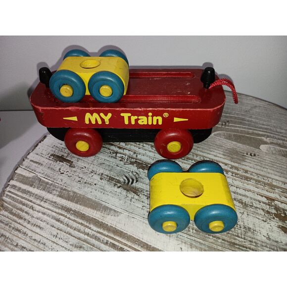 MONTGOMERY SCHOOLHOUSE INC.:  Vintage "My Train" Train Set (Train & Wagons) - Picture 7 of 8